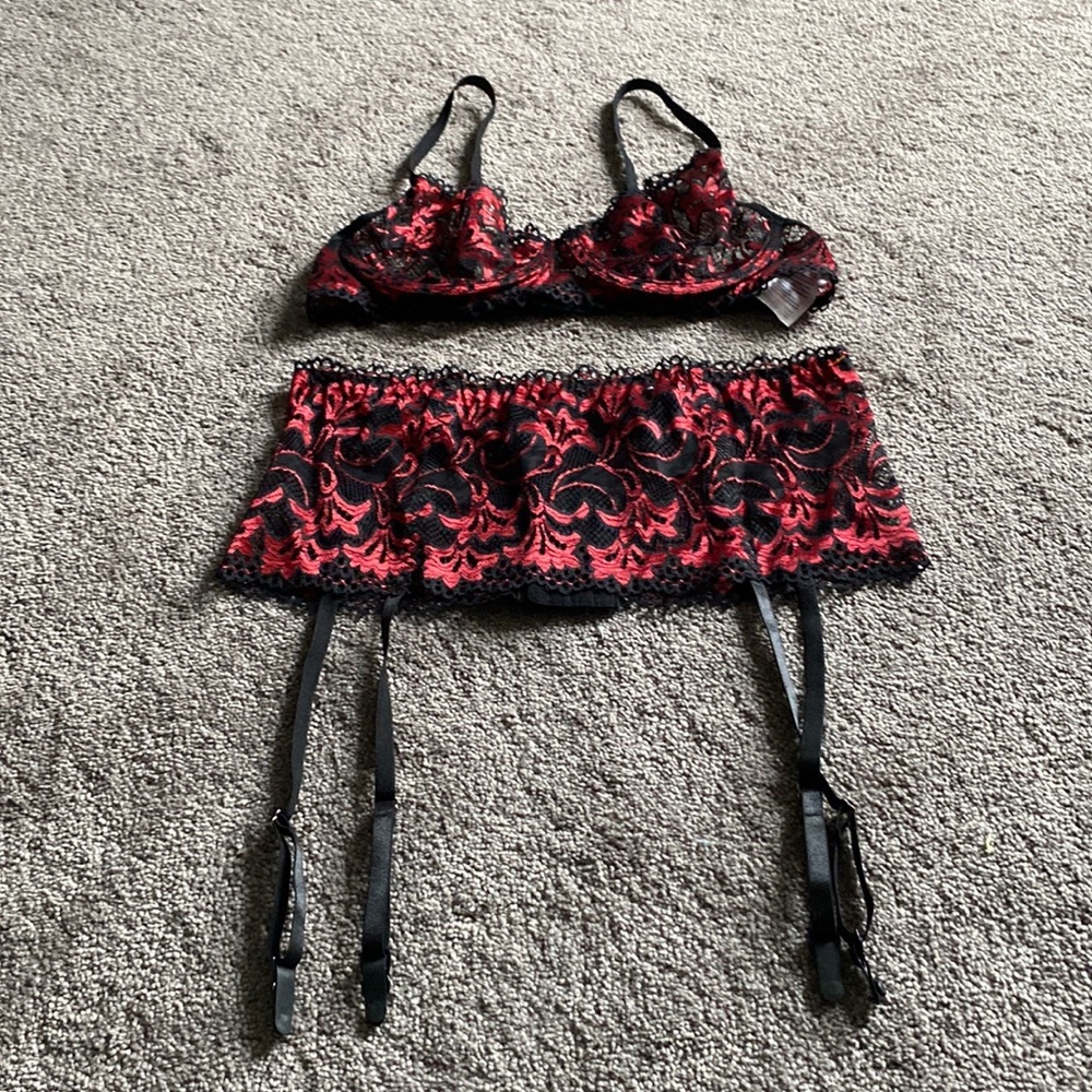 Avidlove Black Red Lace Lingerie Set Garter Belt 2 Piece Floral Mesh SIZE L NWT